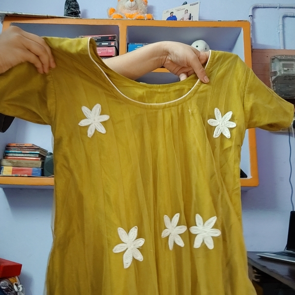 Pretty green anarkhali dress with white flowers and lace on the bottom. - Size M - Picture 5 of 8